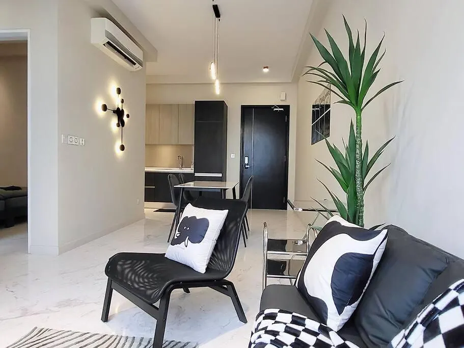 Rare Find Sky Infinity Pool 4 Pax, 2 Rooms Johor Bahru Apartment